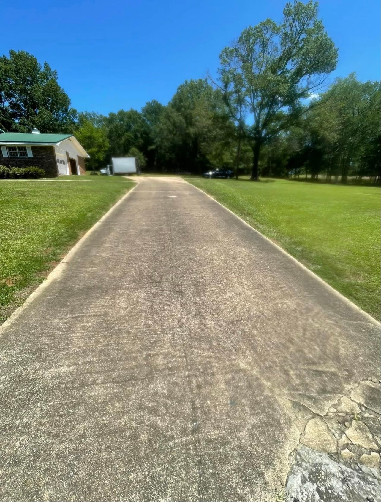 Sidewalk/Driveway/Concrete Cleaning